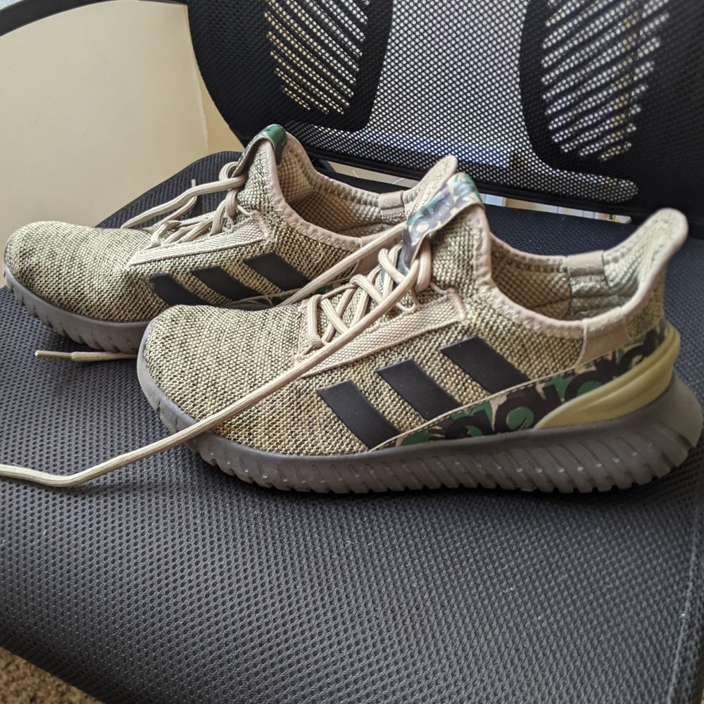 Adidas Cloudfoam walking/running shoes